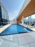 Luxury Apartment Fully Furnished Jumeirah Garden City - Chambres d'hôtes Dubaï
