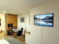 CB102-B - Bijou, Holz, zentral, mit Garage und Pool - B&B Sankt Moritz