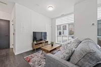 Chic 2-Bedroom Apartment with Parking - B&B Toronto