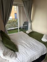 Beautiful 2 bedroom apartment in lawley village - Chambres d'hôtes Lawley Bank