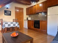 Cocina moderna, bajo cubierta rústico- Comodidad máxima - Erta 3 - B&B Pla de l'Ermita