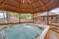 Lake Eufaula Cabin w/ Dock at Nine Marina - B&B Eufaula