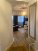 Modern & Cozy Apartment in the Heart of the City - Chambres d'hôtes Craiova