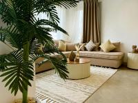 3BR Chalet w Private swimming pool - BrandNew - B&B Al ‘Ayn as Sukhnah
