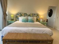 Bright Bali Colonial 3BR Near Padang Padang - Chambres d’hôtes Uluwatu