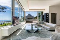 Jacuzzi, 180 Degree Ocean and Mountain Views, Luxurious and Modern - The Glasshouse Camps Bay - Chambres d'hôtes Le Cap