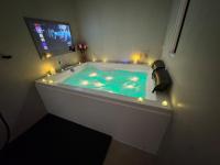 L'élégance au Comminges - balnéo, cinéma & confort - B&B Saint-Bertrand-de-Comminges