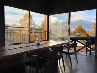 the atelier b Lake Yamanaka アトリエb山中湖Great view Mt Fuji Yamanakako BBQ 10 people private villa Yamanakako IC 20 minutes Kawaguchi IC 30 minutes 高台からの絶景富士山 山中湖 10名貸し切り別荘 山中湖IC20分 河口湖IC30分 - B&B Yamanaka