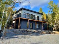 Le Nid - À travers les arbres - B&B Saint-Henri-de-Taillon