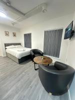 Train Station Spacious Apartments - Free Wifi, Netflix & Paid Parking Opposite - Bed and Breakfast Leicester