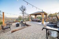 Hilltop Luxury Yosemite Retreat with Spa, Pool, Views - Chambres d’hôtes Mariposa