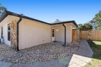 2BR King, Dog Friendly, 5 Beds, Yard Access, Private Patio, Near Beaches - B&B Gulf Breeze