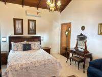 Queen Suite with Spa Bath