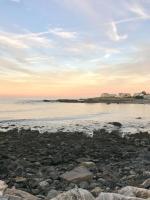 Bright 2BR by the Beach & Near Historic Salem - Ferienwohnung Beverly