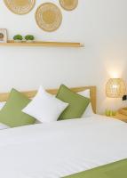 Stylish 1BR near Airport 65 inch Smart TV Smart Lock Free Parking - B&B Riyad