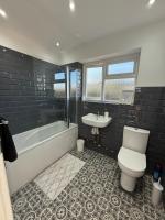 Brickhill 3-Bed Garden Netflix & Games - B&B Bedford