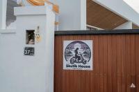 Skutik House - B&B Tanah Lot