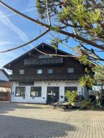 Architect-Apartments Atelier 42qm, Küche und Bad - B&B Miesbach