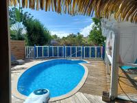 Bungalow totalement rénové, piscine à partager - B&B Sainte-Anne