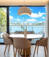 Marina Ostróda IV - super widok na jezioro, 10 m do wody, taras i balkon, winda, klima, garaż - B&B Ostróda