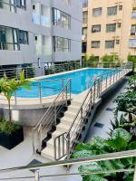Stylish Lavington 1BR - Pool, Gym, Fast WiFi - Chambres d'hôtes Nairobi