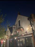 1 Pymmes Mews Girls Girls Girls - B&B London