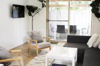 Beach Side Villa Walk to Shops-Pub-Beach Newly Renovated - B&B Byron Bay