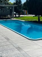 Otopeni Airport Apartment - King Bed - Free Shuttle Included Near Therme - Chambres d'hôtes Otopeni