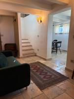 Suite mit Kingsize-Bett und Poolblick