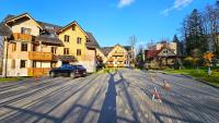 Apartamenty Pastelowe blisko centrum Karpacza z parkingiem, balkonem w zielonej okolicy - Ferienwohnung Karpacz