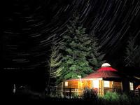 Unique Yurt Rental with a Hot Tub in White Salmon, Washington - Chambres d'hôtes White Salmon