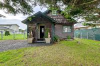 Unique Dog-Friendly Log Cabin Short Walk to Ocean - B&B Crescent City