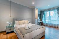 Five-Bedroom Deluxe Apartment