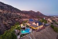 Private, Views, Free Wine Tickets, and Ask about 100 Dollar Taco Caterer For 10 - B&B Murrieta