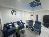 Last Min Offer Weekend Modern Sleeps 10 Driveway FastWiFi - B&B Bedford