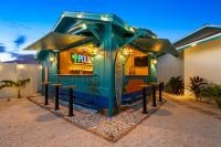 Luxury 3BR Home with Heated Pool, Pickleball and Game Room - B&B Bradenton