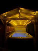 Hot tub Retreat In The Valley's Of South Wales - B&B Abertillery
