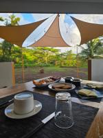Revatua Lodge Puuru - Piscine privée et Petit-déjeuner inclus - B&B Niumaa