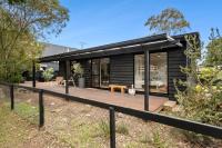 Swan Beach House for 7 Pet friendly Modern Aircon Walking distance to Beach and walking tracks - B&B Saint Leonards