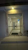 Barra - Espaçoso Apt frente Shopping Barra - 100 m2, 2 quartos, varanda, sala, banheiro e cozinha completa, 2 camas casal, 1 cama de solteiro, 1 sofá cama - B&B Salvador