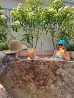 'Blue Vibe' Charming 1-bedroom apartment with exotic Bali Natural Bathtub - B&B Grote Berg