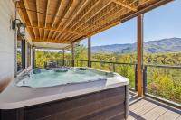 Mountain Melody – Luxe 4-Bedroom Retreat - VIEWS, 2 Hot Tubs, Chefs Kitchen, Game Room - Ferienwohnung Gatlinburg
