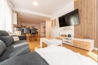Spacious Deluxe Basement Ideal for 8 guests - B&B Santander