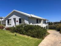 Your coastal retreat awaits at Birdies & Waves - linen and towels inc - Bed and Breakfast Goolwa South