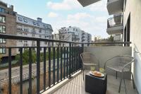 Spacious Apartment with Functional Interiors Parking & Balcony by Noclegi Renters - B&B Sołacz