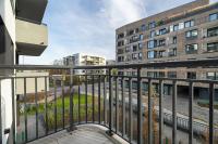 Spacious Apartment with Functional Interiors Parking & Balcony by Noclegi Renters - Bed and Breakfast Poznań