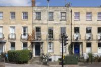 Elegant Period Town Centre Apartment with Parking - B&B Cheltenham