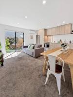 Stylish 2-Bedroom Home with Back Yard - B&B Christchurch