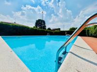 Sole Apt - Relax in piscina nel cuore di Sirmione - B&B Sirmione