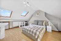 Spacious 5BR Home in Cardiff Bay with Office Area - B&B Cardiff